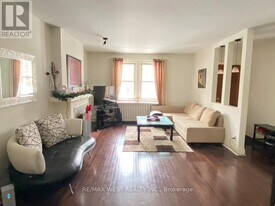305 St Clair Ave E in Toronto, ON - Building Photo