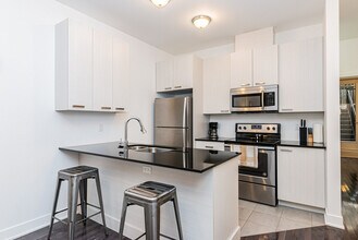 3505 Rue De Bullion, Unit SI ID1261810P in Montréal, QC - Building Photo - Building Photo