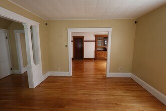 39 Trowbridge St in Arlington, MA - Building Photo - Building Photo