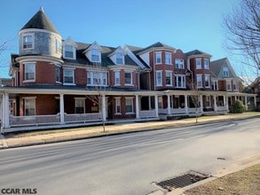 500 W College Ave in State College, PA - Building Photo - Building Photo