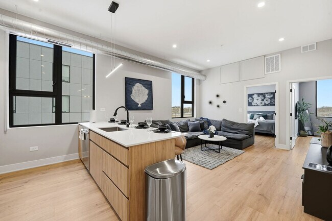 6044 N Winthrop Ave in Chicago, IL - Building Photo - Building Photo