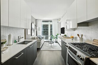 133 W Wacker Dr in Chicago, IL - Building Photo - Building Photo