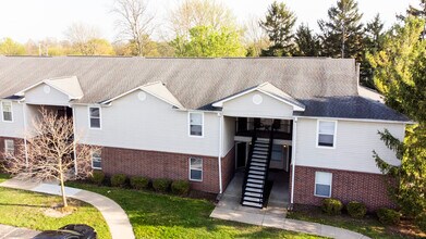 CAMERON CREEK APARTMENTS in Galloway, OH - Foto de edificio - Building Photo