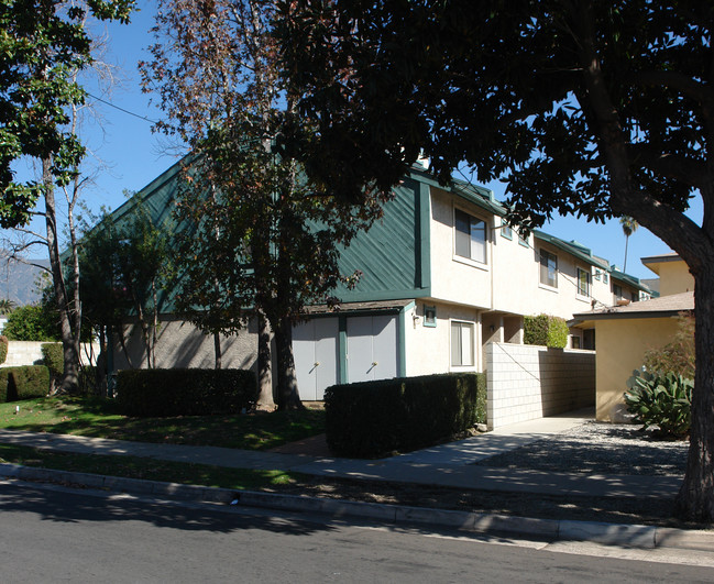 38 S Meridith Ave in Pasadena, CA - Foto de edificio - Building Photo