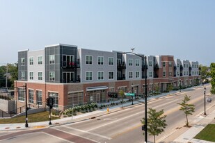 MAMMOTH SPRINGS AT THE CORNERS in Sussex, WI - Building Photo