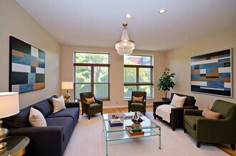 353 E Eastgate Pl in Chicago, IL - Foto de edificio - Building Photo