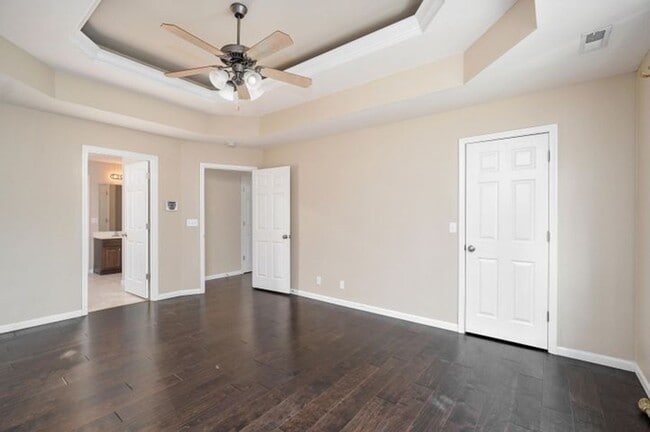 property at 1403 W Maplewood St