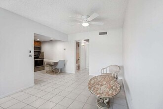304 Imperial Ct in West Palm Beach, FL - Building Photo - Building Photo