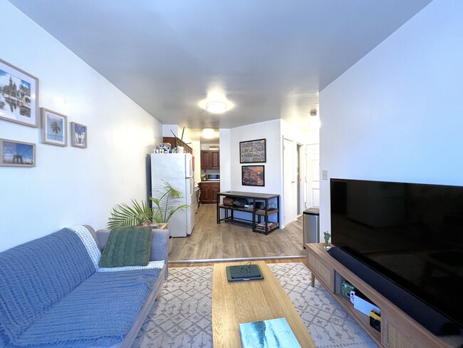 52-16 94th St-Unit -APT 2F in Queens, NY - Foto de edificio - Building Photo