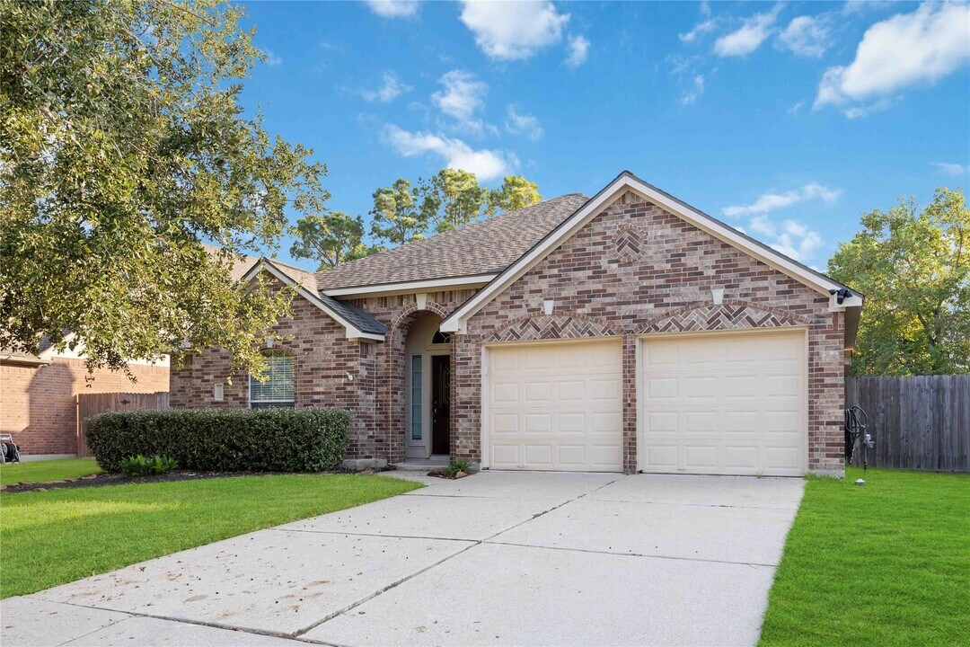 15018 Summer Knoll Ln in Houston, TX - Building Photo