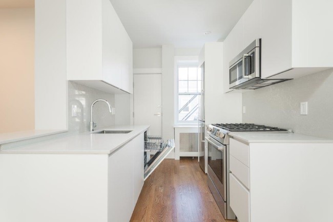 19 A Forest St in Cambridge, MA - Building Photo - Building Photo