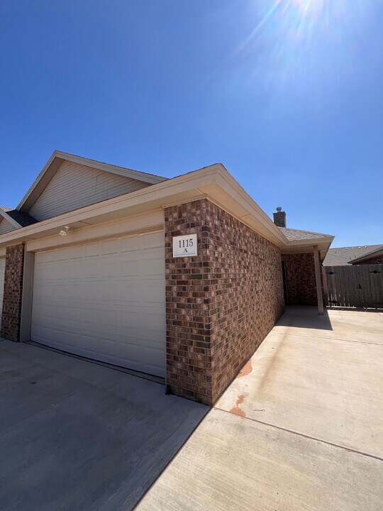 1115 Preston Trails in Wolfforth, TX - Building Photo