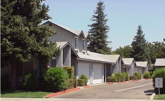 Lakewood Plaza Apartments