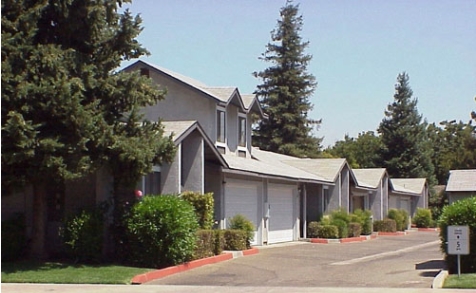 Lakewood Plaza in Modesto, CA - Building Photo