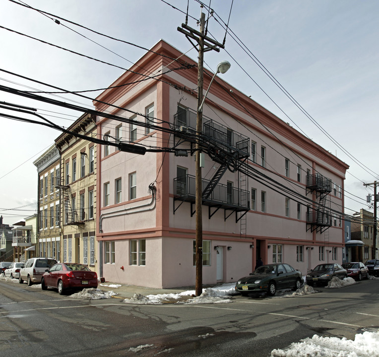 6027 Adams St in West New York, NJ - Building Photo