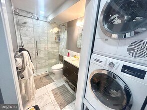 200 Locust St in Philadelphia, PA - Building Photo - Building Photo