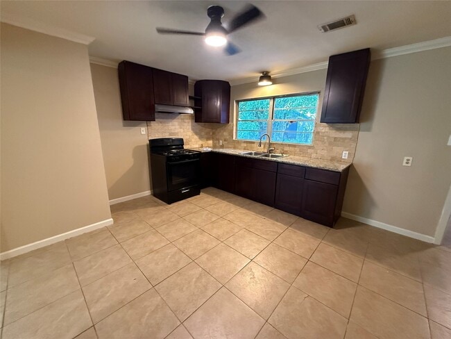 6302 Thrush Dr in Houston, TX - Building Photo - Building Photo