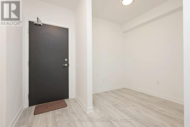 8-S1008 Olympic Gdn Dr in Toronto, ON - Building Photo - Building Photo