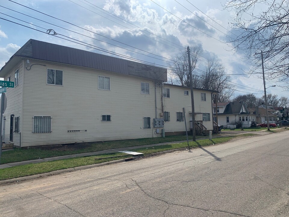 2604 S Saginaw St in Flint, MI - Building Photo