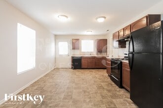 11325 Arches Dr in Indianapolis, IN - Foto de edificio - Building Photo