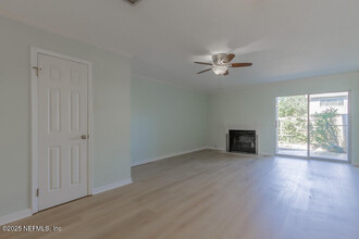 360 14th Ave S in Jacksonville Beach, FL - Foto de edificio - Building Photo