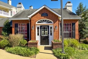 674 Gateway Dr SE in Leesburg, VA - Building Photo