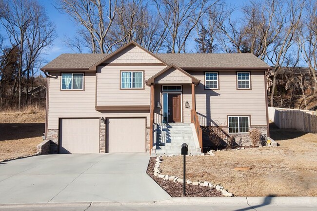 property at 4725 Plumthicket Dr