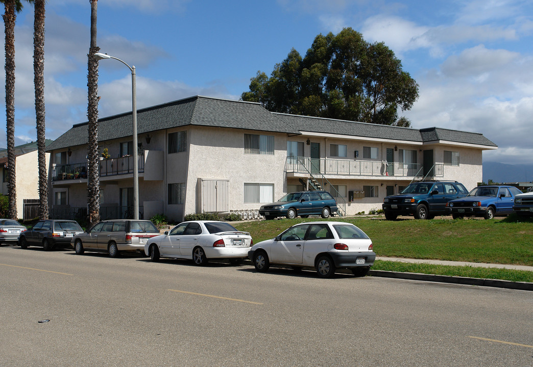 400 Ellwood Beach Dr in Goleta, CA - Building Photo