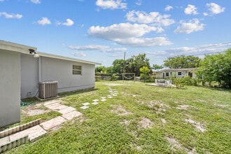 1700 NW 15th St in Fort Lauderdale, FL - Building Photo - Building Photo