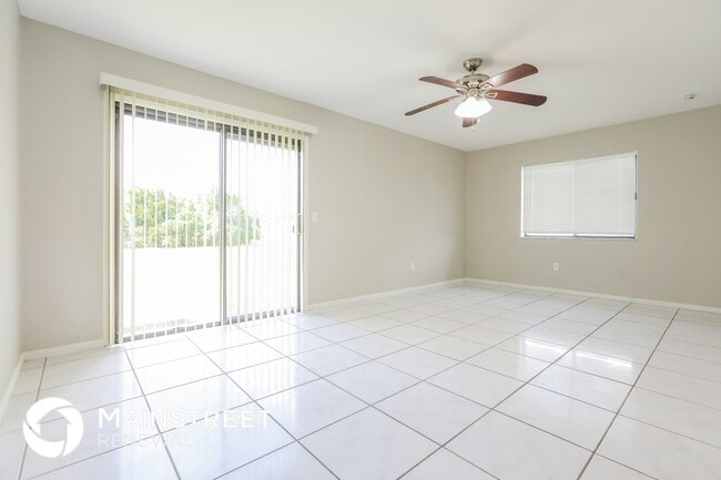 7517 Lyncrest St in North Port, FL - Foto de edificio - Building Photo