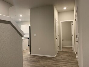 9418 N Chestnut St in Camas, WA - Foto de edificio - Building Photo