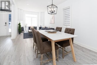 388 Klein Cir in Hamilton, ON - Building Photo - Building Photo