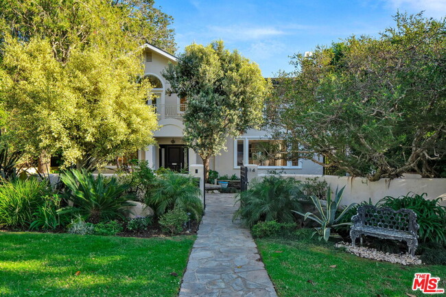 314 Palisades Ave in Santa Monica, CA - Building Photo - Building Photo