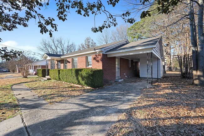 21 Waverly Dr in Jackson, TN - Foto de edificio - Building Photo