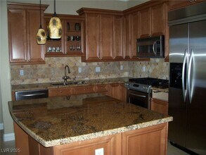 6 Via Vasari in Henderson, NV - Building Photo - Building Photo