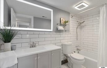12727 Woodcrest Plz, Unit 3-222 in Omaha, NE - Foto de edificio - Building Photo