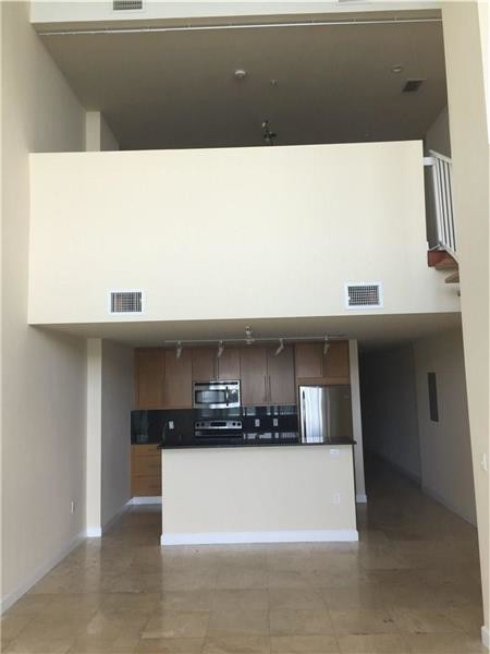 7939 East Dr-Unit -1001 in North Bay Village, FL - Foto de edificio