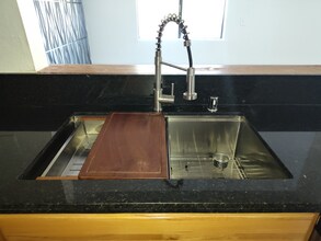 14746 Delano St, Unit 5 in Los Angeles, CA - Foto de edificio - Building Photo