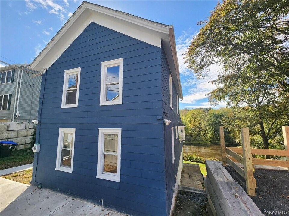 59 Oak St in Walden, NY - Building Photo