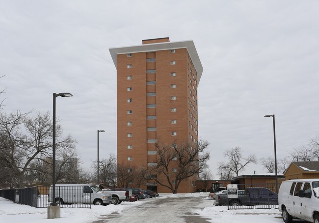 Hiawatha Towers in Minneapolis, MN - Building Photo - Building Photo