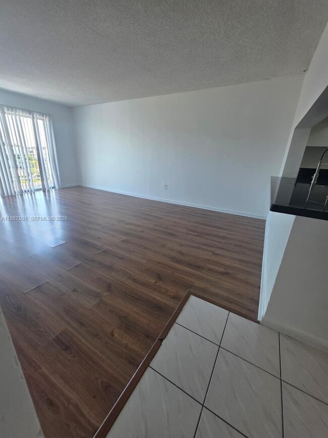 494 NW 165th St in Miami, FL - Building Photo - Building Photo