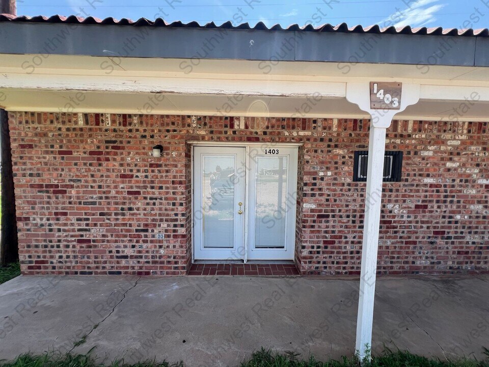 1403 S Prince St in Clovis, NM - Building Photo