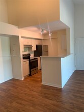655 SW 111th Way, Unit 305 in Pembroke Pines, FL - Building Photo - Building Photo