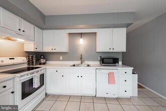 10 Terry Ct in Downingtown, PA - Building Photo - Building Photo