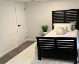 11 Meadow St, Unit 2 in Westfield, MA - Building Photo