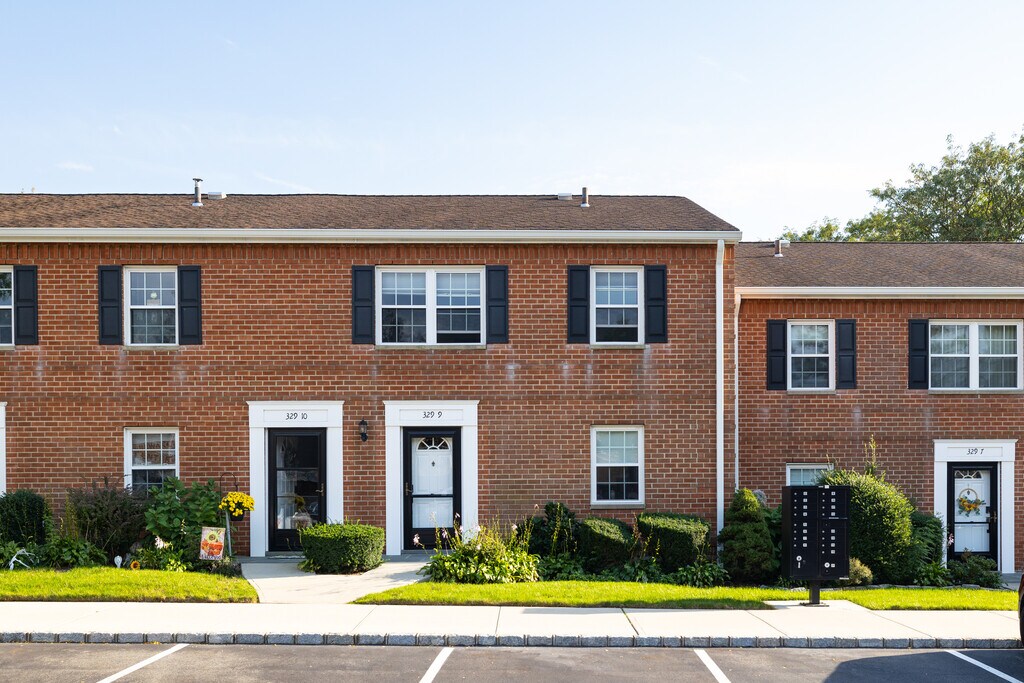 Crescent Woods Apartments Bethpage, NY Apartments For Rent