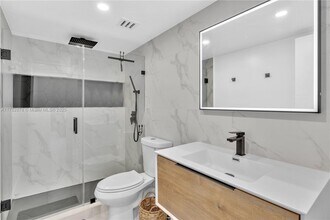 2715 NE 49th St in Fort Lauderdale, FL - Building Photo - Building Photo