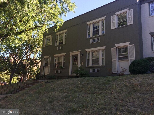 806 Jefferson St in Alexandria, VA - Foto de edificio - Building Photo