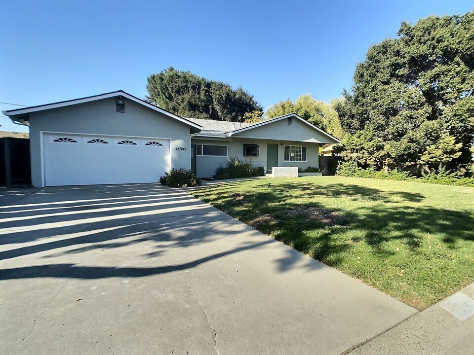 13345 Ronnie Way in Saratoga, CA - Building Photo