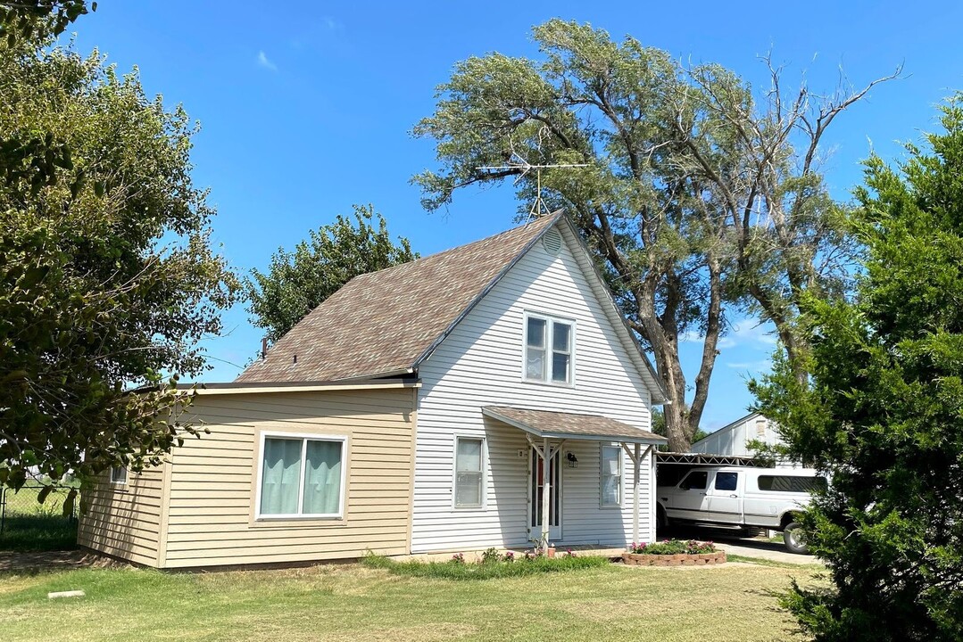 412 Harvey St in Hutchinson, KS - Building Photo